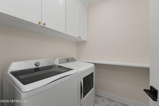 Building Photo - 16 Sewall Ln