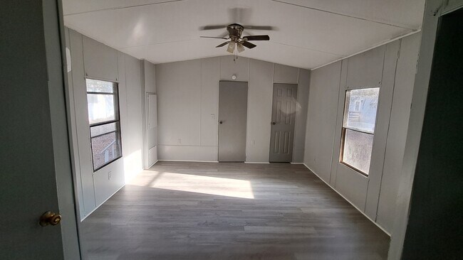 Building Photo - 304 Bayonet Dr