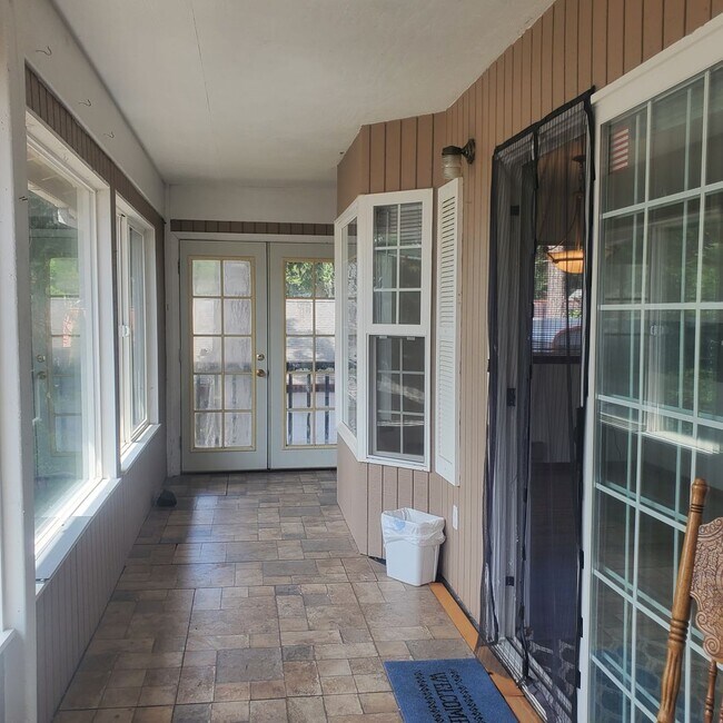 Building Photo - 1 Bedroom Apartment on Mason Lake