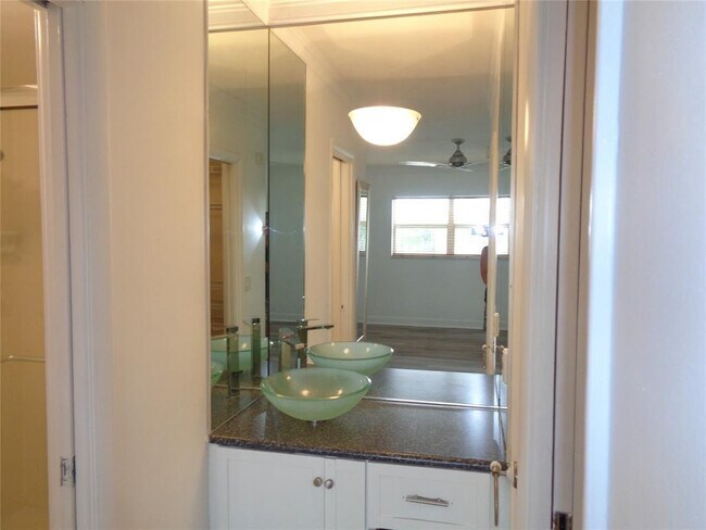 Building Photo - 4200 Crystal Lake Dr