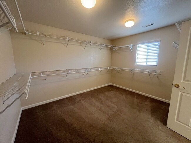 Building Photo - Super Desirable Southwest Reno