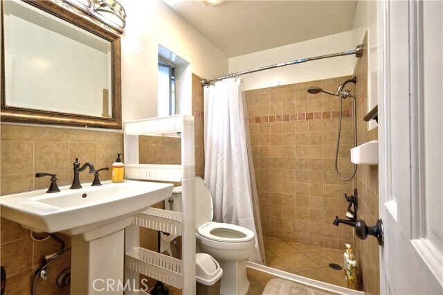 Building Photo - 2895 Woodlawn Ave