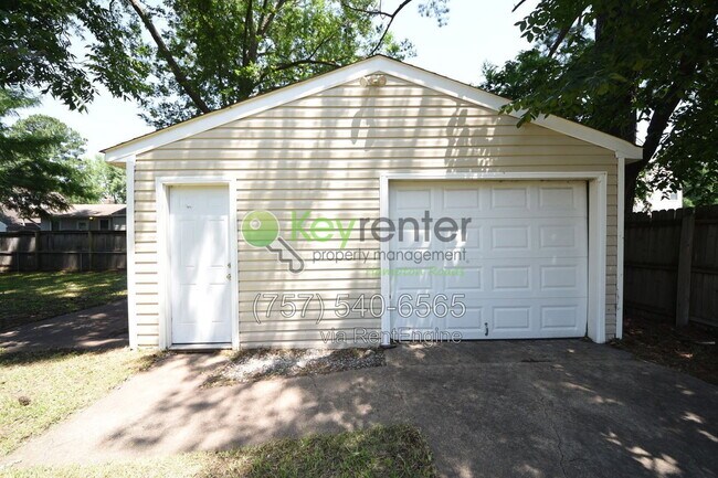 Building Photo - 3742 Atterbury St