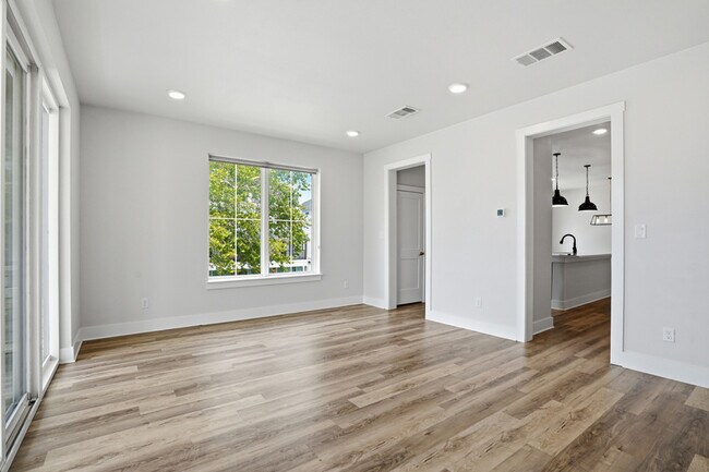 Building Photo - 3221 Forest Park Blvd