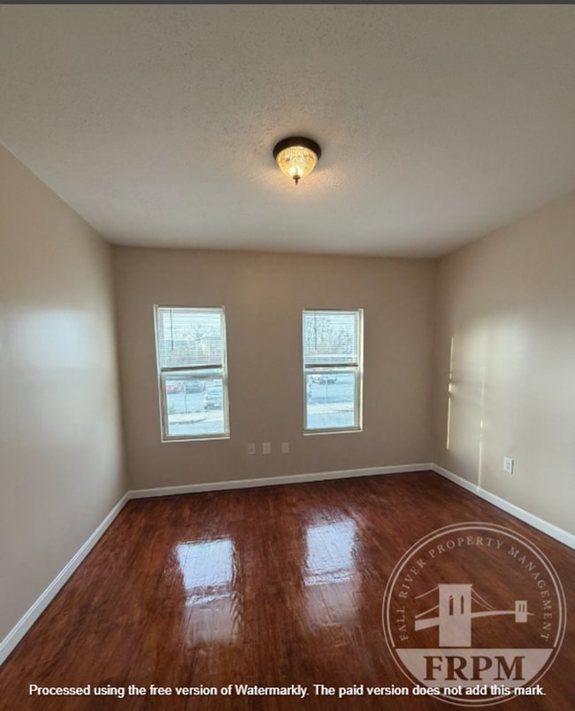 Building Photo - 1879 N Main St