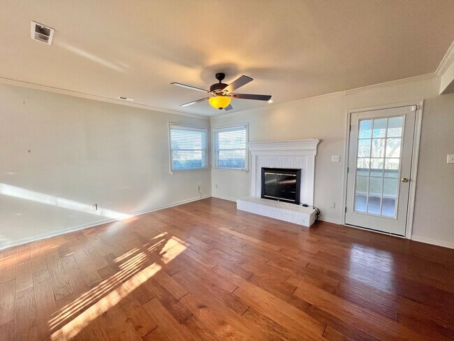 Building Photo - Charming Newly Remodeled 3BD, 2.5BA Raleigh Home with a Bonus Sunroom