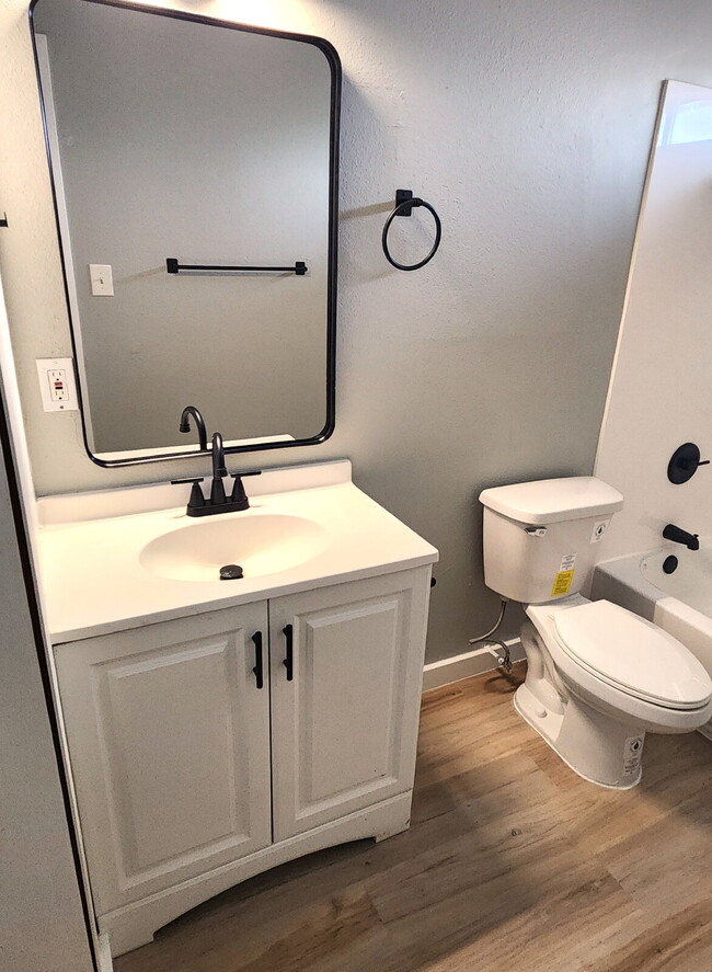 Building Photo - Updated 1BR in North Phoenix – New Kitchen...