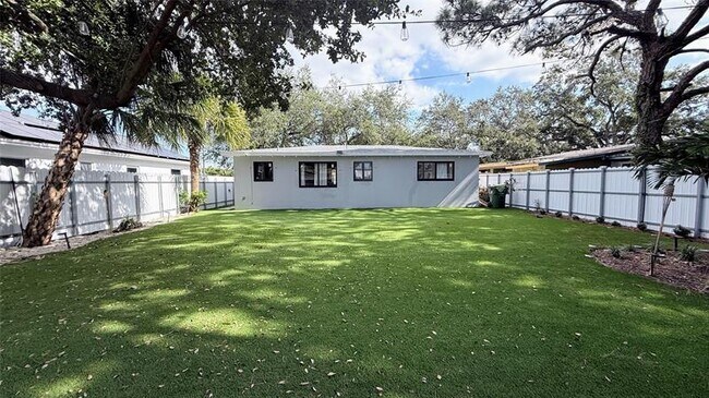 Building Photo - 433 NW 15th Way