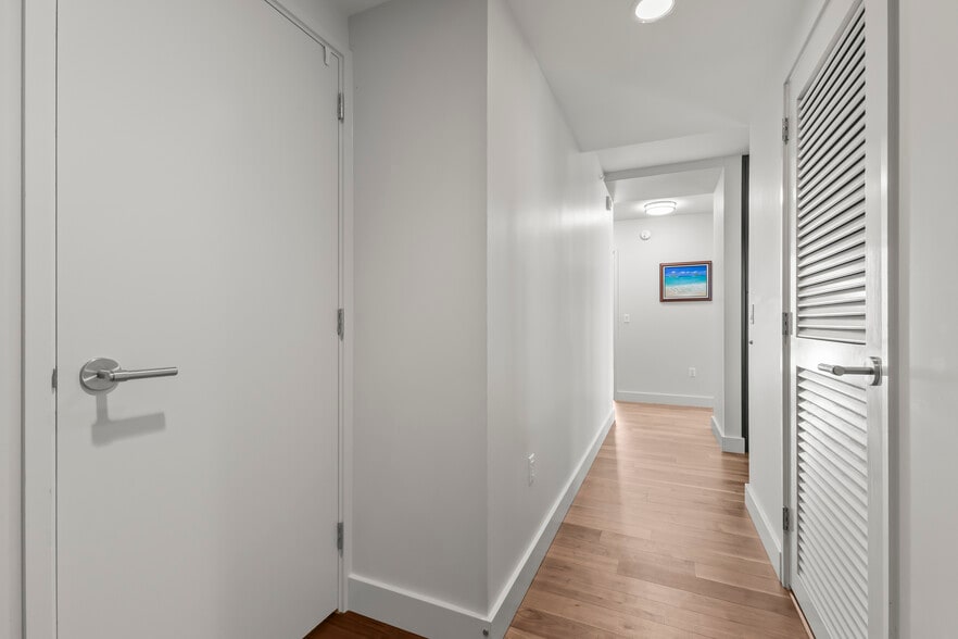 Building Photo - 1189 Waimanu St