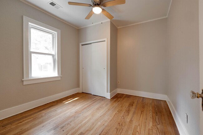 Building Photo - 519 S Reese St