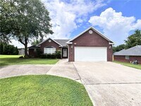 Building Photo - 208 Tunbridge Dr