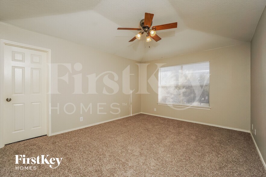 Building Photo - 6911 Autumn View