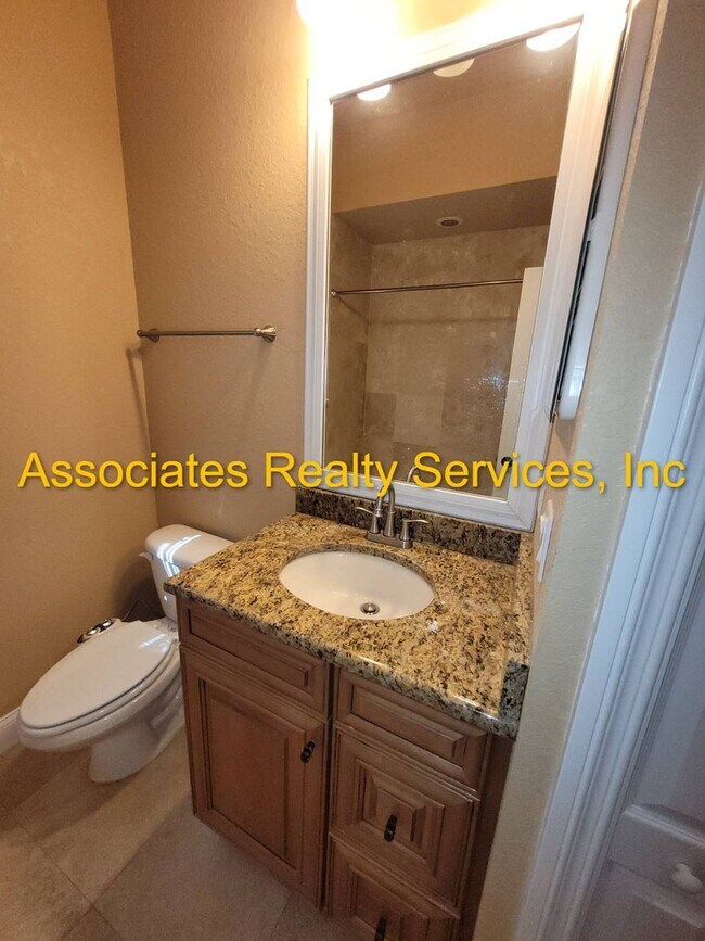 Building Photo - Modern 3BR/2BA Home with Open Concept Livi...