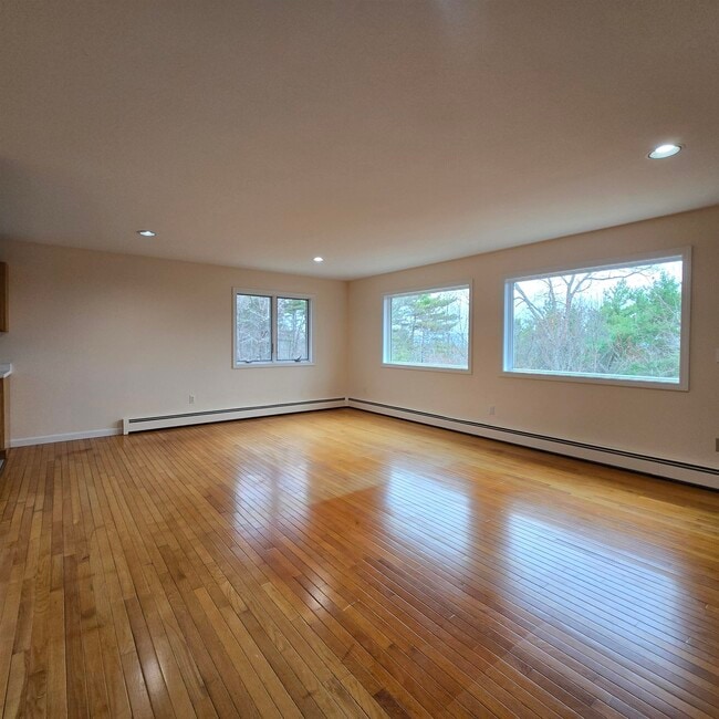 Building Photo - 126 Range Rd