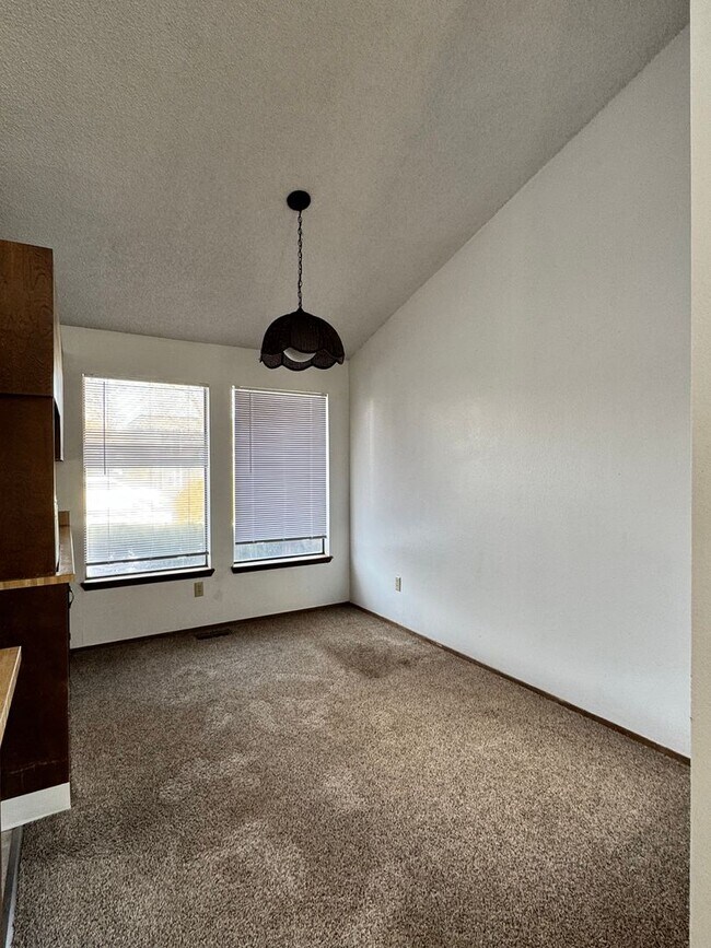 Building Photo - W801