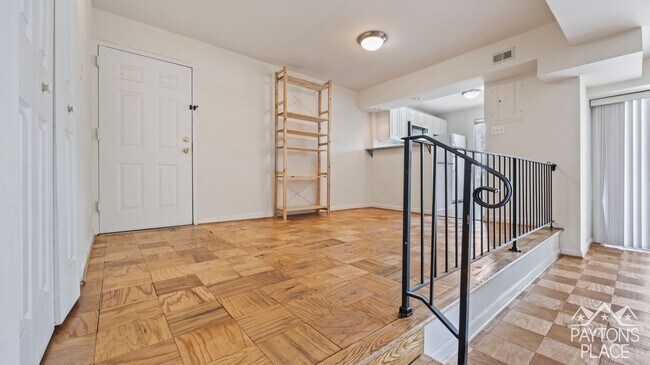 Building Photo - Spacious Condo minutes away from College Park campus