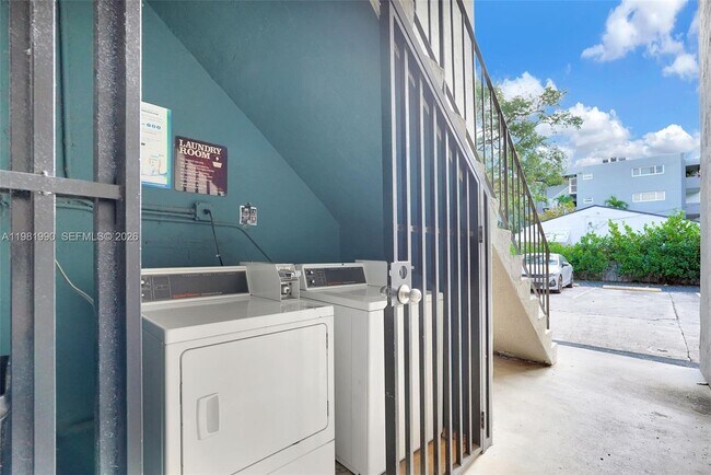 Building Photo - 12101 NE 6th Ave