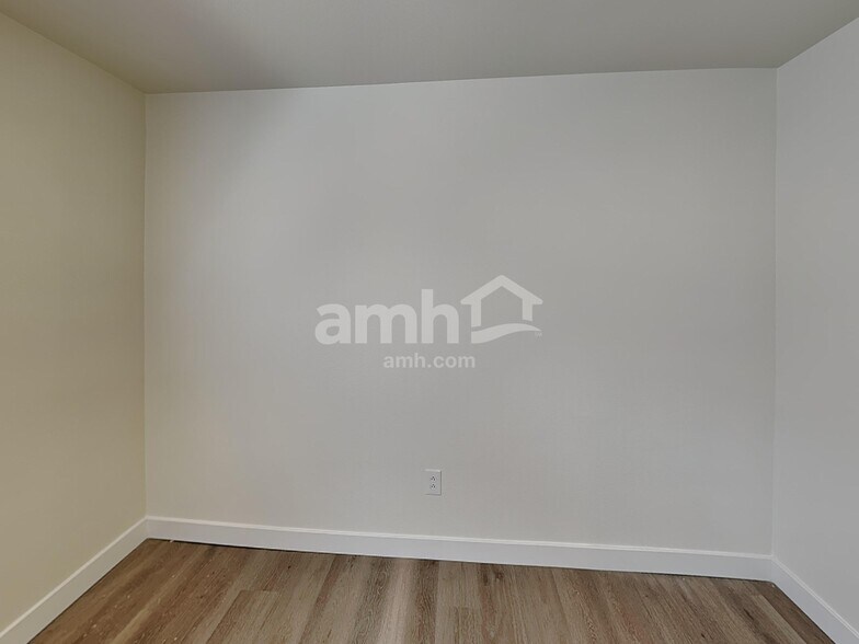 Building Photo - 5239 N 104th Dr