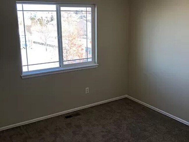 Building Photo - 1319 Lily Lake Dr