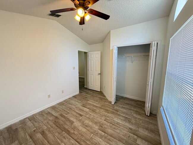 Building Photo - 1221 Singleton Cir