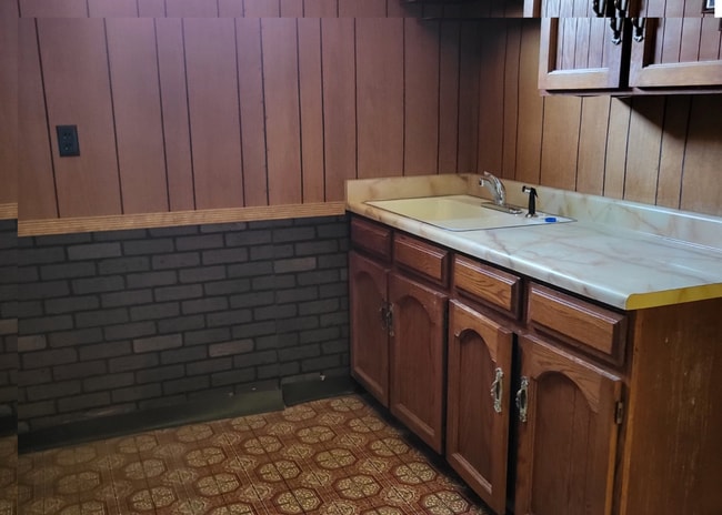 Building Photo - Sunset Park Rancher 3 Bedrooms/3 Bathrooms...
