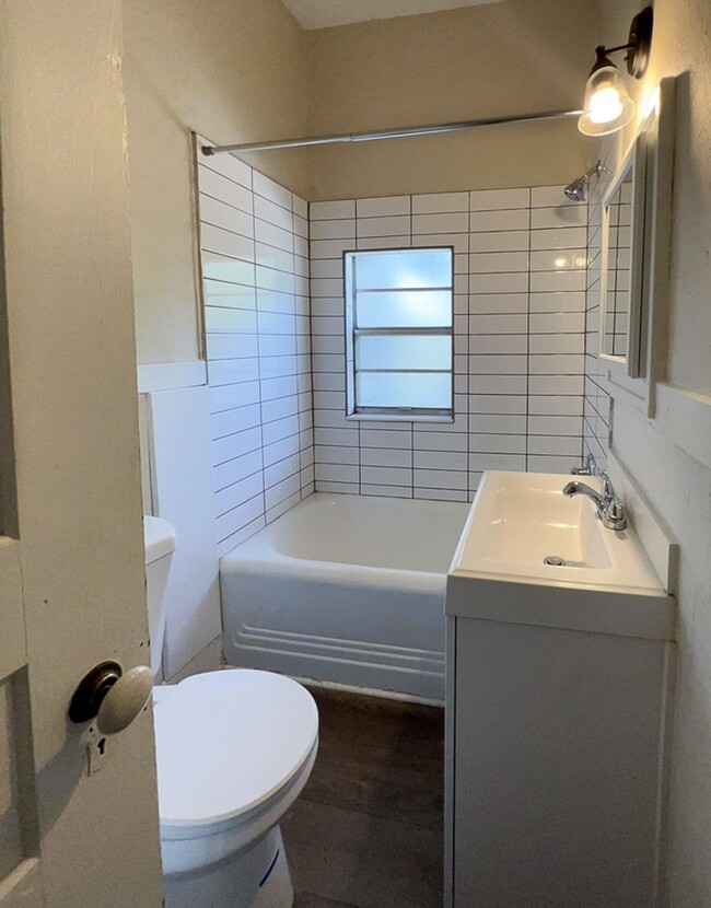 Building Photo - 1BR/1BA UPDATED Apartment in Duck Pond Are...