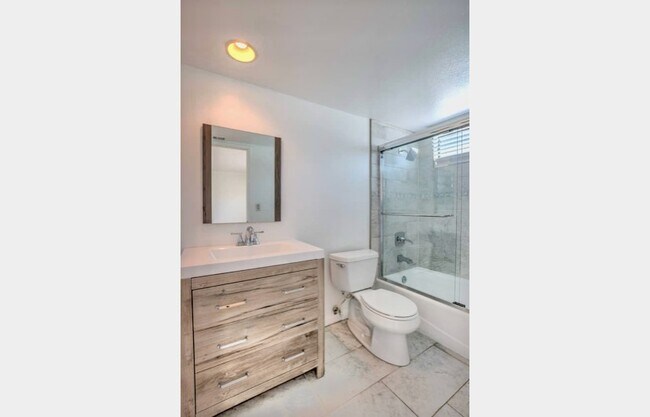 upstairs bathroom 2 - 4257 Laurel Canyon Blvd