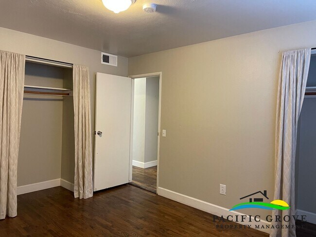 Building Photo - Updated Three Bedroom