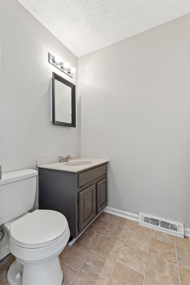 Building Photo - 1200 Tishoff Dr