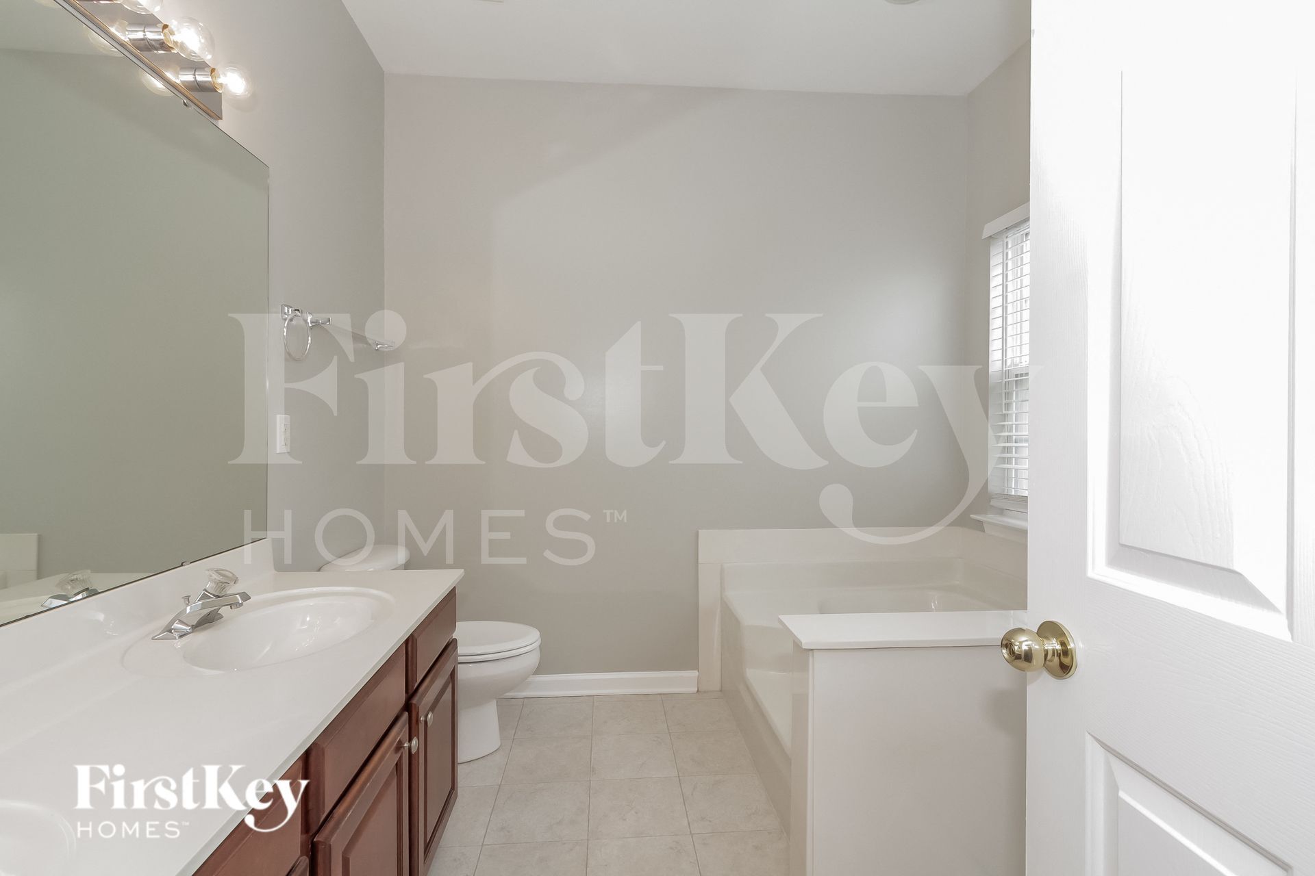 Building Photo - 9708 Spring Park Dr