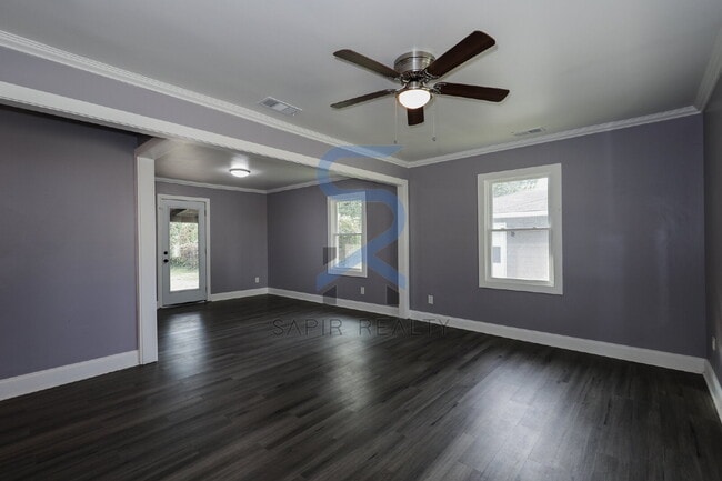 Building Photo - Charming 4-Bed, 2-Bath Gem in Atlanta's He...