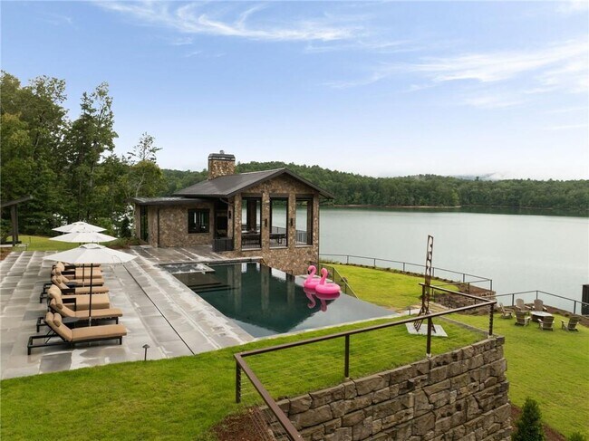 Building Photo - 725 Rocky Point Dr