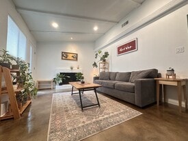 Building Photo - 1706 Royal Hill Dr