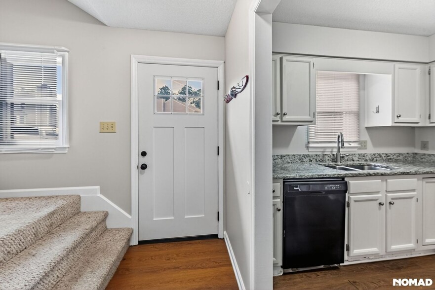 Building Photo - 4131 Kaplan Dr