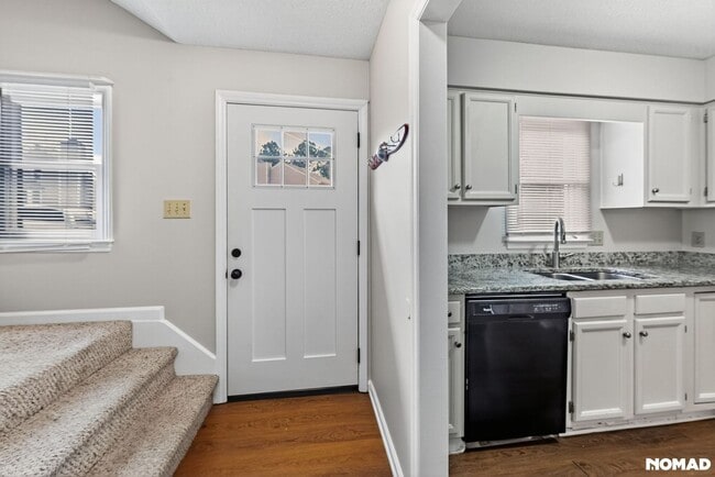 Building Photo - 4131 Kaplan Dr