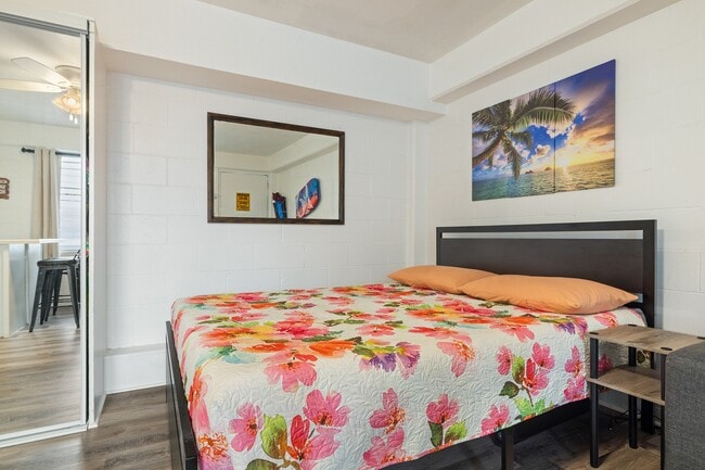 Building Photo - Fully Furnished Studio, 1 Bathroom. NO par...