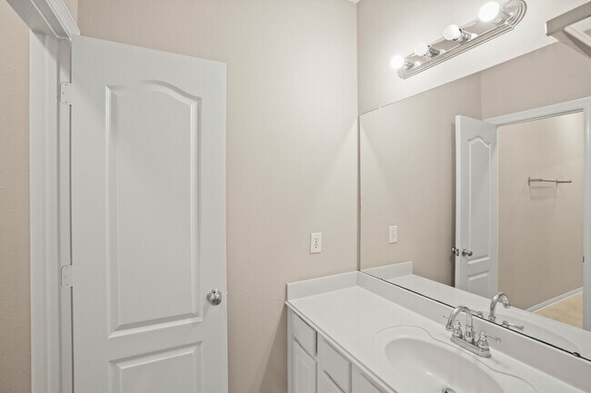 Building Photo - 1606 Sunderland Dr