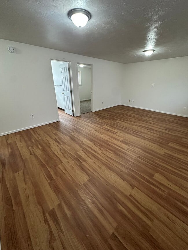 Building Photo - Gorgeous 3 Bedroom 2 Bathroom House!!!! #1101