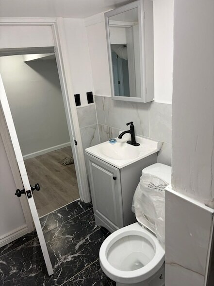 Building Photo - 327 Dover St