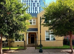 Building Photo - 610 W 23rd St