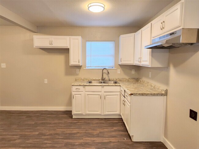 Building Photo - 1106 2nd Ave N