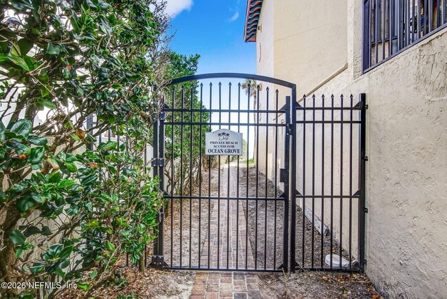 Building Photo - 11-11 Arbor Club Dr