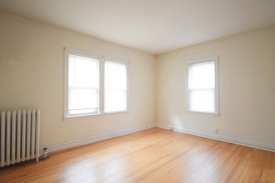 Interior Photo - 2226 Garfield Ave S