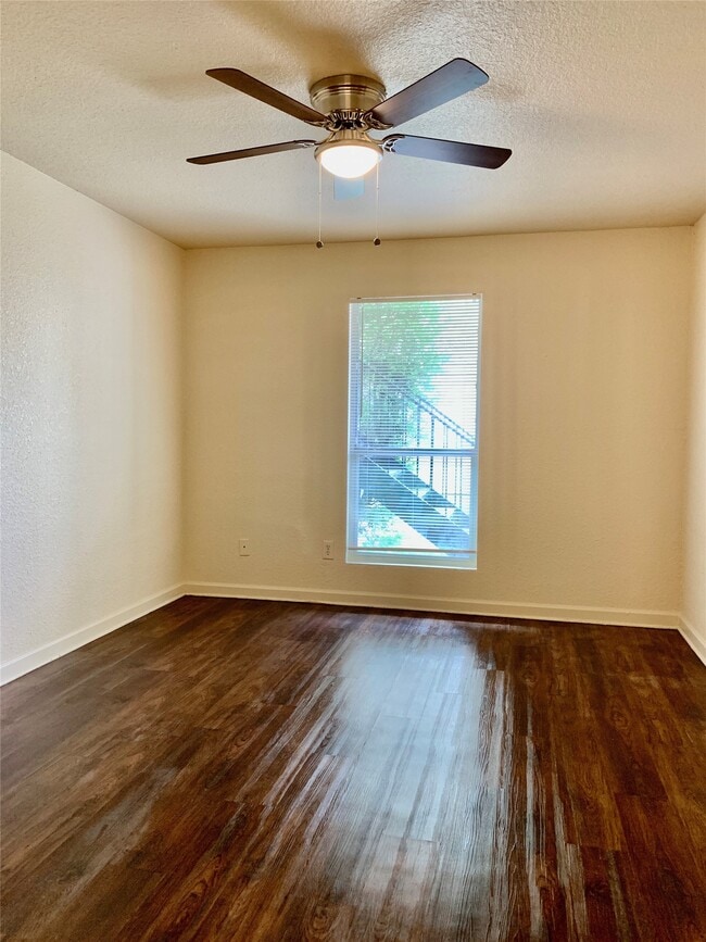 Building Photo - 8100 Creekbend Dr