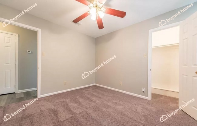 Building Photo - Updated 3BD/1.5BA Gem with Fireplace & Fen...