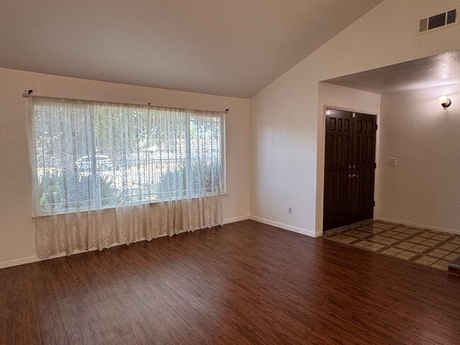 Building Photo - Large Four Bed, Two Bath Home In North Stockton