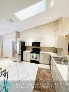 Building Photo - 5758 Royal Lake Cir