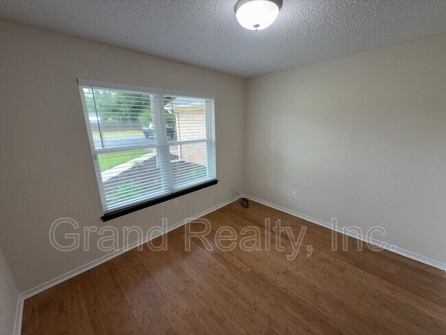 Building Photo - 4429 Amberwood Cir