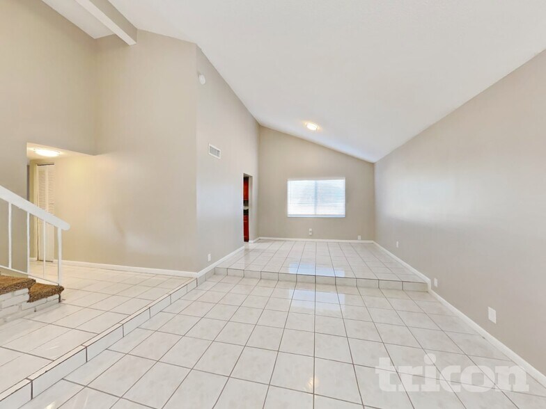 Building Photo - 16137 Ravendale Dr