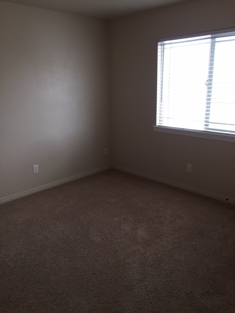 Building Photo - Move In Special For Eagle Mountain Condo!
